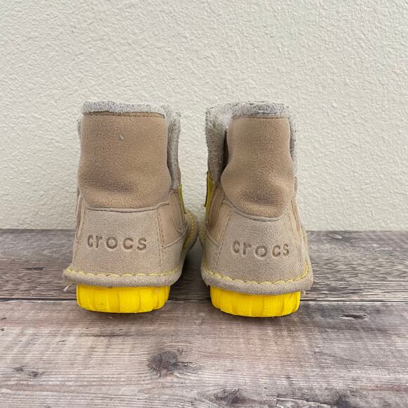 Crocs Faux Fur Boots Childrens Size 9 Sherpa Lined Snow Warm READ CONDITION - Picture 5 of 15